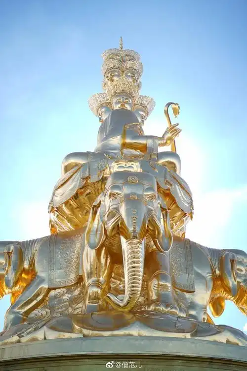实拍峨眉山普贤菩萨