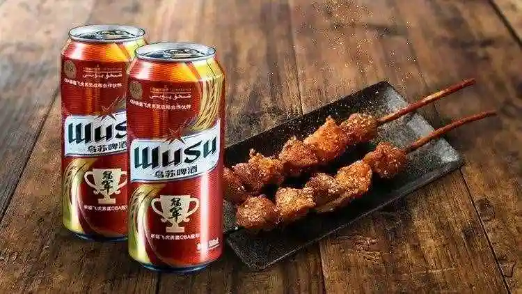啤酒配烧烤是中国人最喜欢的生活方式之一,"夺命大乌苏"是新疆人对