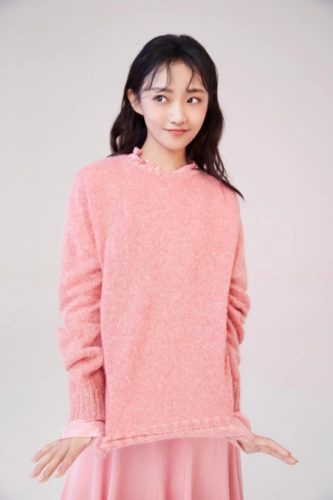 简介:吴佳怡最新时尚性感写真,分享一组吴佳怡图片给大家,图中的明星