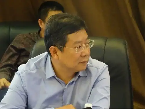 滨海新区副区长张健参加了座谈.