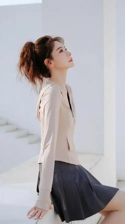 戚薇短裙美照来了