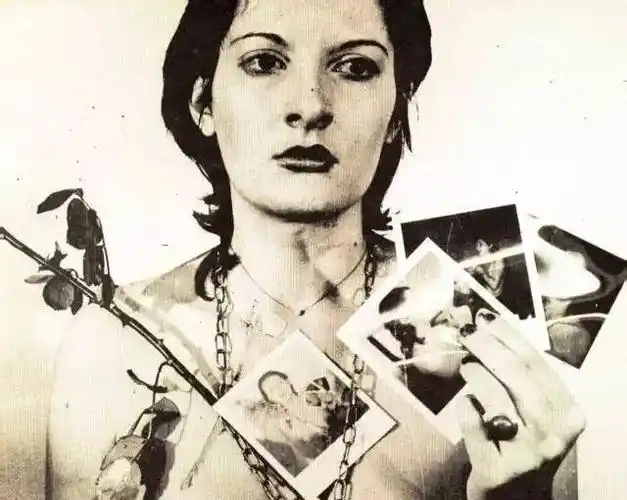 血腥自残,被尊为疯狂的"行为艺术之母"|情人|玛丽娜|艺术家_网易订阅