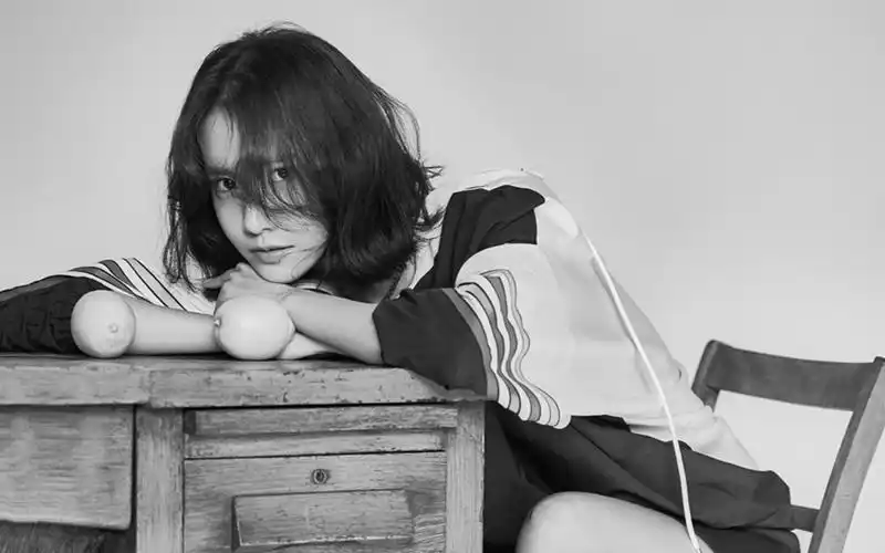 林允儿清纯写真时尚大片桌面壁纸