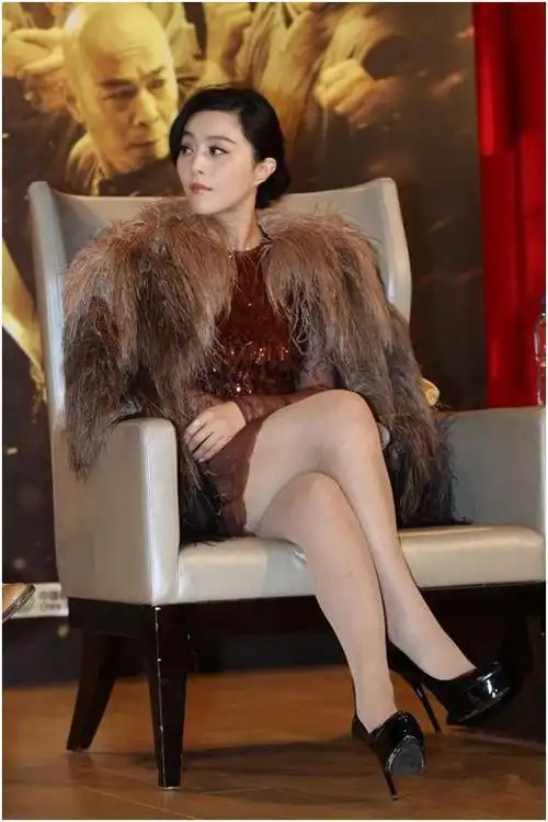 范冰冰的皮草装重点在贵baby的少女心都体现在皮草上了