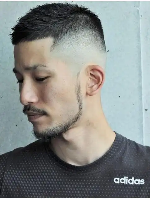 1.寸头发型 两侧极短