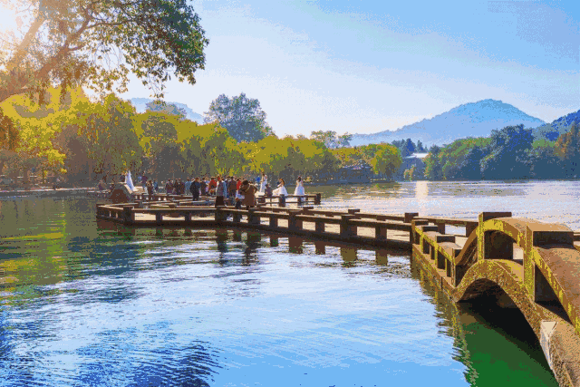 312辆中车电动为杭州美景再添车风采