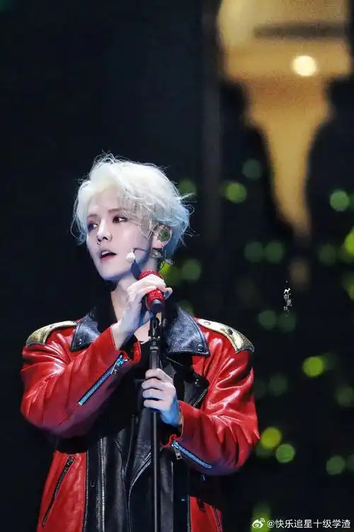 今天是蓝发鹿晗 爱豆就要染头#鹿晗喜欢的显眼包出现了##爱豆鹿晗回来