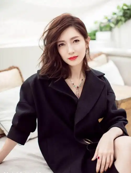 江疏影发型32岁江疏影换个发型年轻了10岁