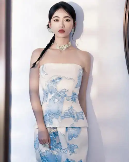 吴谨言新中式造型