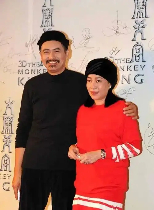 陈荟莲61岁不遮遮掩掩,被吐槽衰老也要真实,裸妆出镜反而漂亮!