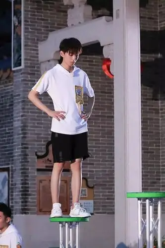 对不起,《高能少年团》我真的笑不出来|节目|王俊凯|董子健_新浪新闻