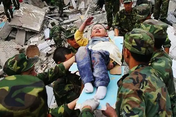 15岁连救7人的汶川地震小英雄,22岁却被判刑12年,如今还剩6年