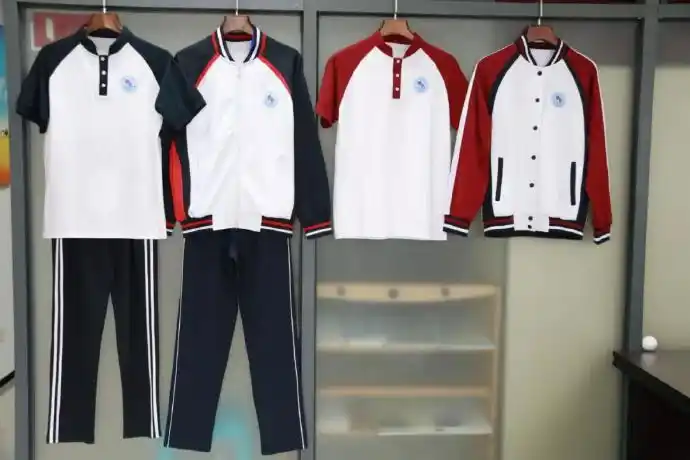 福州三中新高一(2019级)的同学将启用新款校服.