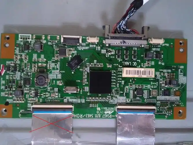 液晶电视上下半屏显示有差别下半屏显示少了点横线