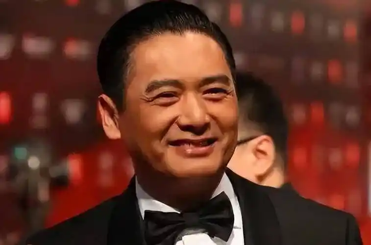 "赌神"周润发被曝"双面人",晚节不保,完美人设都是伪装