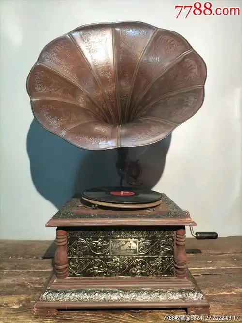 旧藏老花梨实木台式手摇经典唱片机