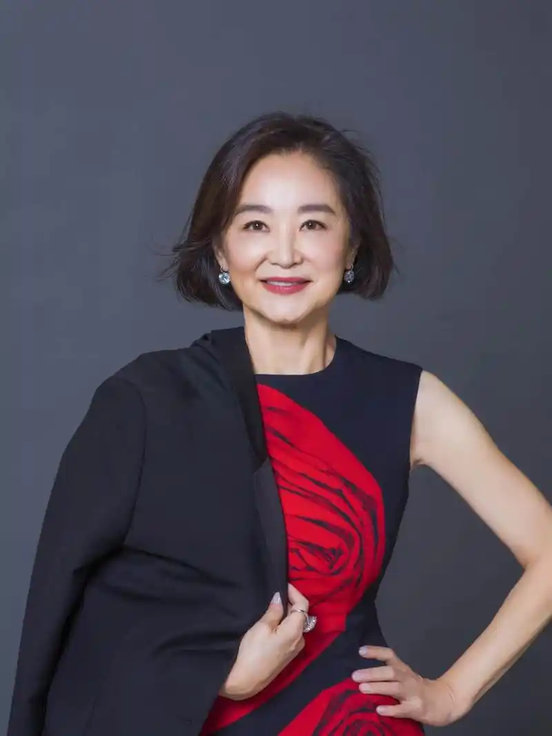 林青霞跨年动态曝光自曝正在学习京剧与旧爱秦祥林仍保持联系