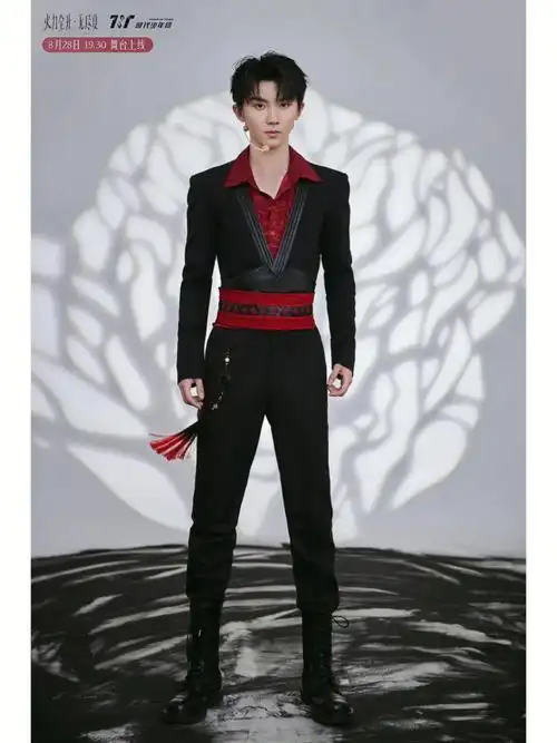 时代少年团演唱会妆发造型