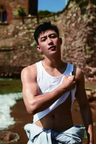 他是红海行动最帅狙击手想跟他一起去健身房出出汗