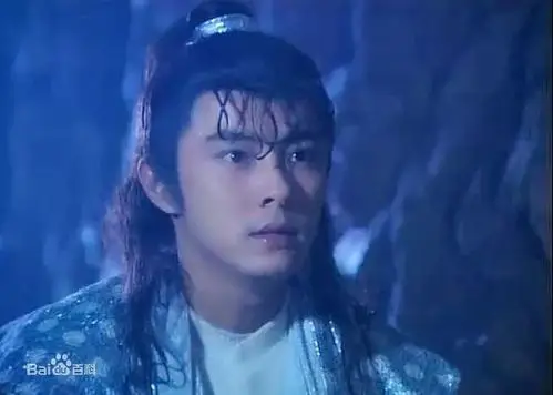 妖女看他演的第一部剧,是1990年的 《日月神剑》.