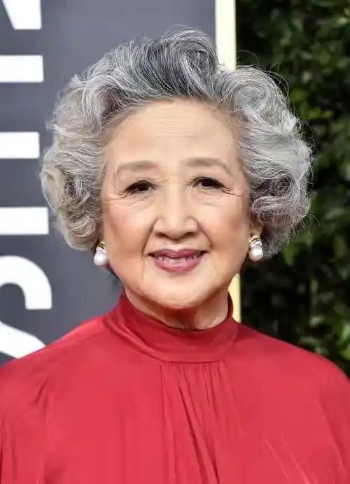 76岁胖奶奶有白发也时髦穿红裙蓝旗袍娟秀脱俗妈妈们照穿典雅