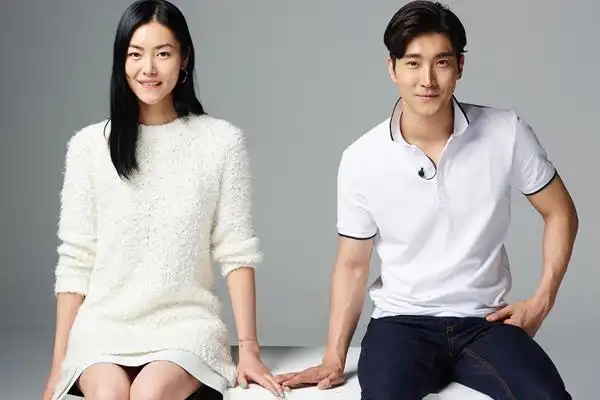 超模刘雯与绯闻男友崔始源合体拍写真