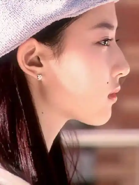 刘亦菲17岁跑步旧照#17岁的甜妹刘亦菲,颜值乱杀,侧脸好绝,这才是几