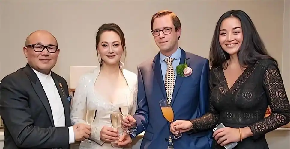 有透露丈夫的信息,不过从照片上看很帅,反而在2017年嫁给了比利时富商