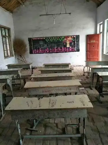 回乡更忆乡村小学