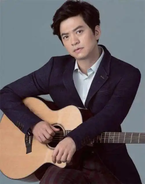 回顾李健我们听的不仅是音乐更多的是看他的睿智文化与气质