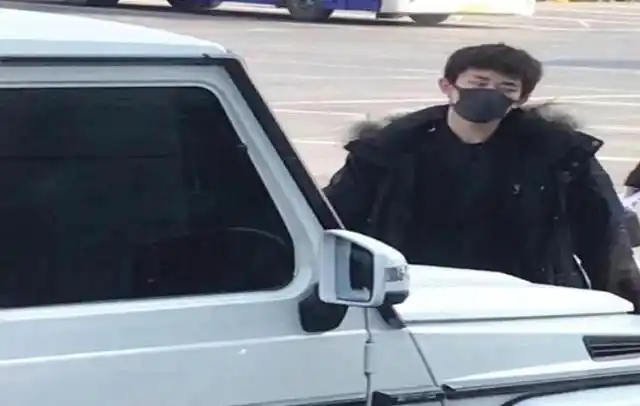 很多人都觉得这么多明星里面易烊千玺的奔驰大g是档次最