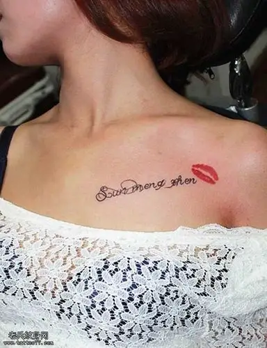 胸部英文亲吻纹身图案