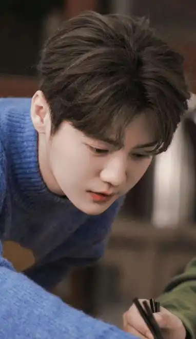 鹿晗出席电影首映礼,颜值拉胯没有气质,畏畏缩缩被嘲不曾是顶流