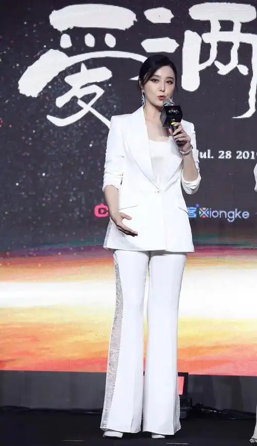 范冰冰真敢穿,把土气的"大妈裙"也穿出高级感,一般人驾驭不了