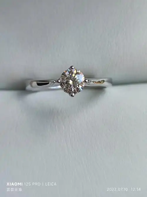 周大福50分天鹅钻戒18k钻戒