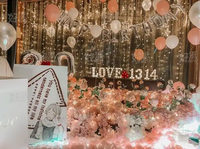 用蜡烛排成一些祝生日快乐的字,开生日派对关灯后点燃效果也很好