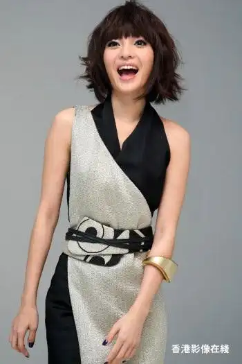 张韶涵:新短卷发发型超有女人味(11)