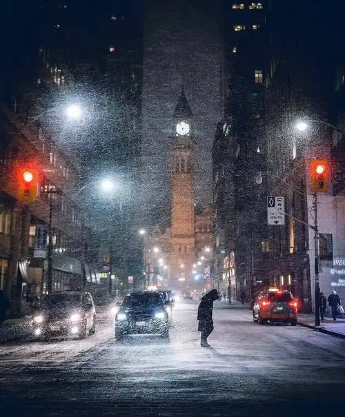 风雪夜的多伦多街头来自摄影师michaelsidofsky