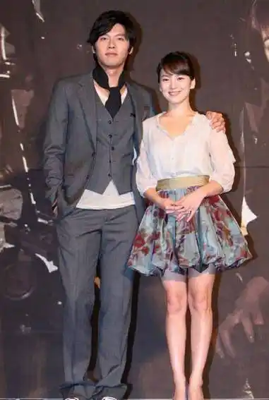 没想到分手9年后,玄彬和宋慧乔又走到一起,爱情都是由剧生恋_复合