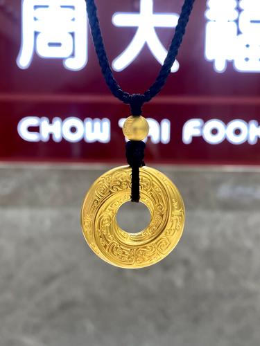 周大福代购 传承系列 龙纹平安扣黄金吊坠龙环一生 计价f210137