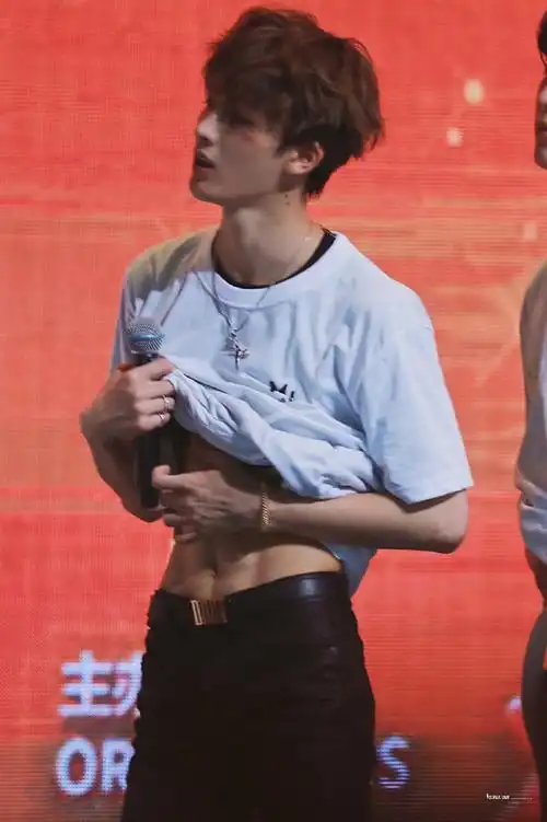 [nine percent][新闻]190603 朱正廷紧致八块腹肌照转发破万 请让我们