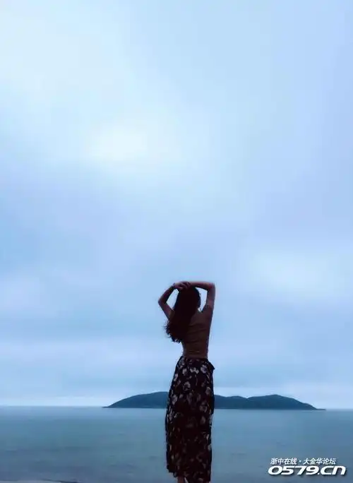 沙滩远眺邂逅最美的背影