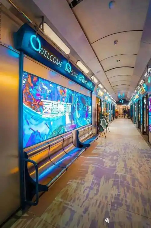 这个16000㎡的美食商圈,开在汉口江汉路新佳丽时尚广场负一层,2007年