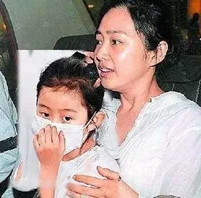 刘德华女儿刘向蕙幼儿园面试引轰动 华仔喂奶动作熟练