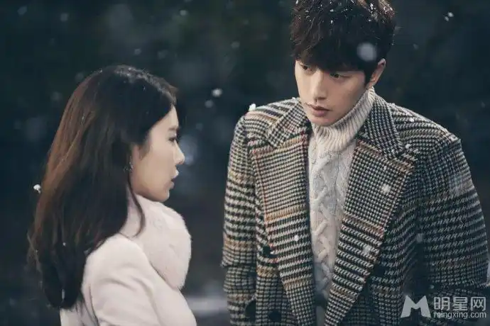 > 来自星星的你朴海镇亮相 帅气做慈善 朴海镇图片(2/6)