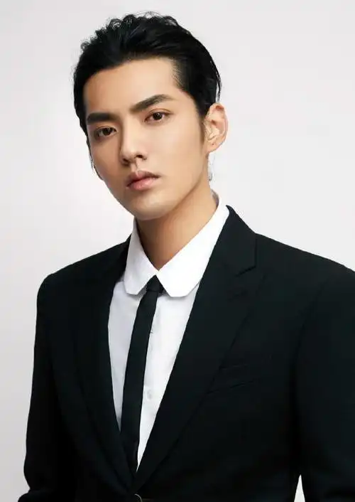 万万没想到32岁的吴亦凡被曝狱中当上二班长还坚持音乐创作