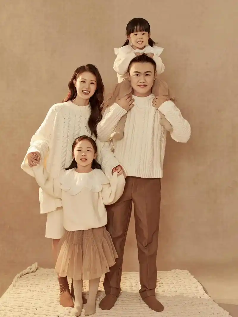 一家四口第一张正式全家福