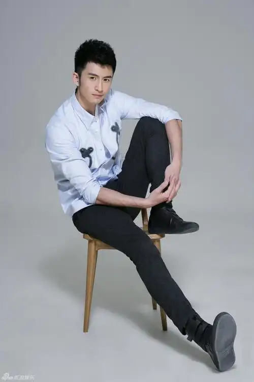 张云龙时尚风格百搭阳光帅气高大帅气引人注目