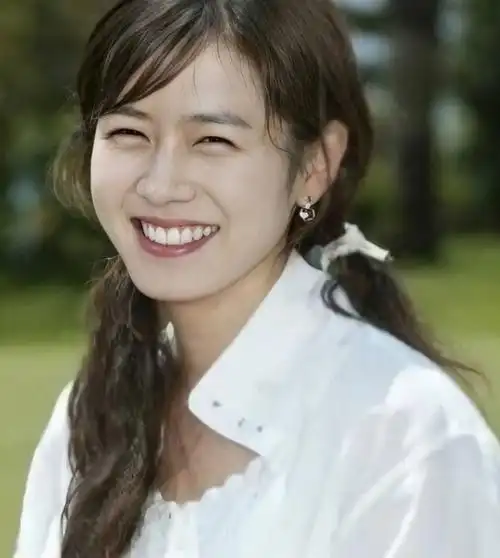 如今被网友嫌弃变老了的孙艺珍,年轻时可是众多少男少女喜欢的女神.