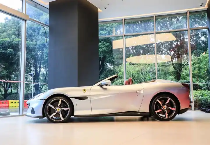 实拍法拉利最便宜的敞篷跑车portofino m